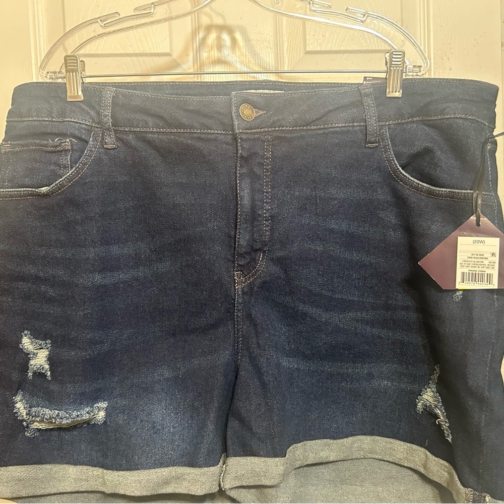 #203- NWT Ava and Viv Dark  Blue Distressed Women's Jean Shorts- size 20w - Picture 4 of 6